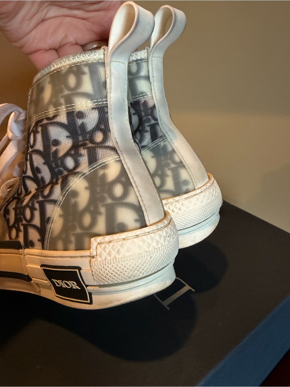 B23 League High-Top Sneaker
White and Black Dior Oblique Canvas - Picture 6 of 7